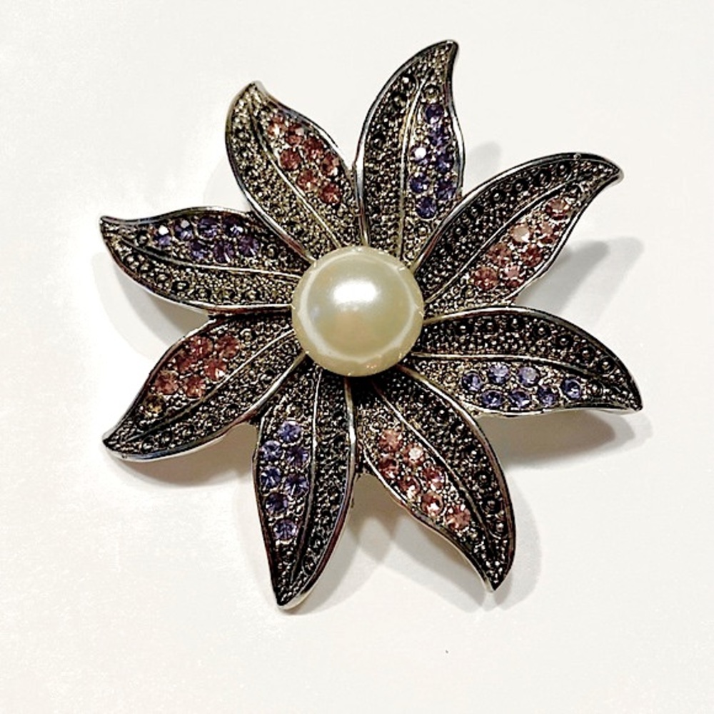 Premier Designs Fantasia Flower Brooch/Pendant With Faux Pearl Center